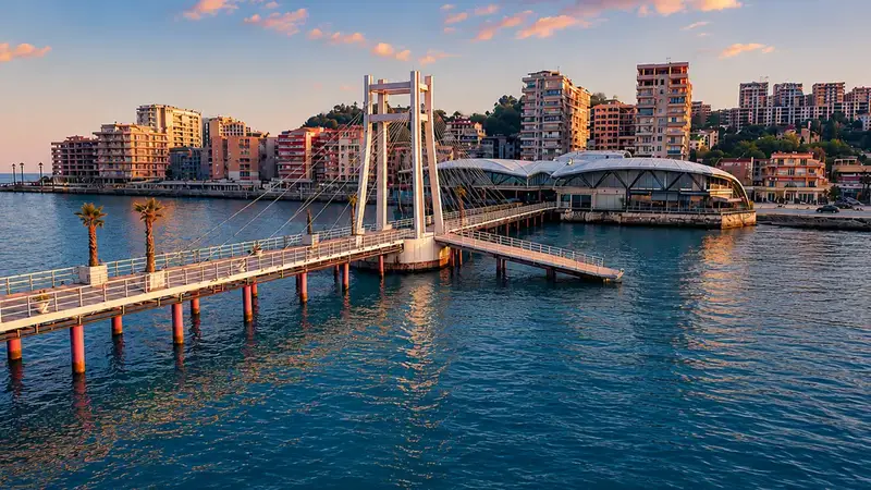 Durrës historické centrum a promenáda